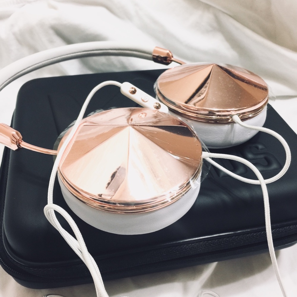 NEW! Frends Taylor Rose Gold Headphones - Picture 5 of 6